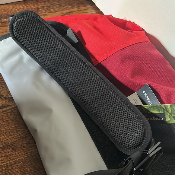 🌸 Timbuk2 Classic Messenger Diablo in medium - Picture 11 of 11